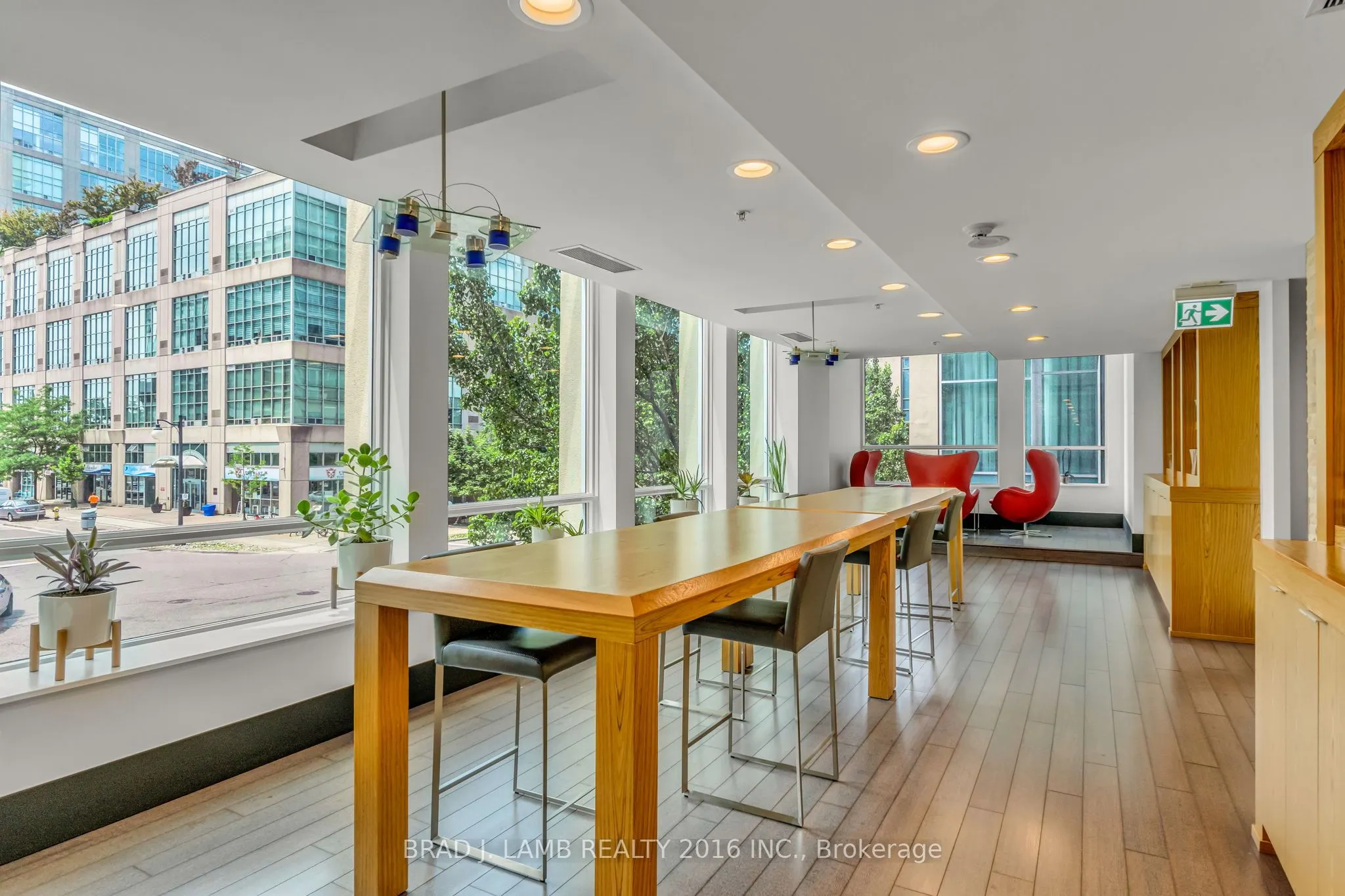 165 Legion Road N, #1031