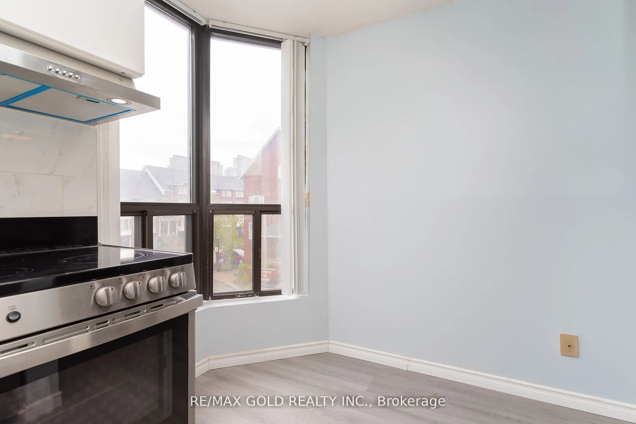 25 Agnes Street, #201