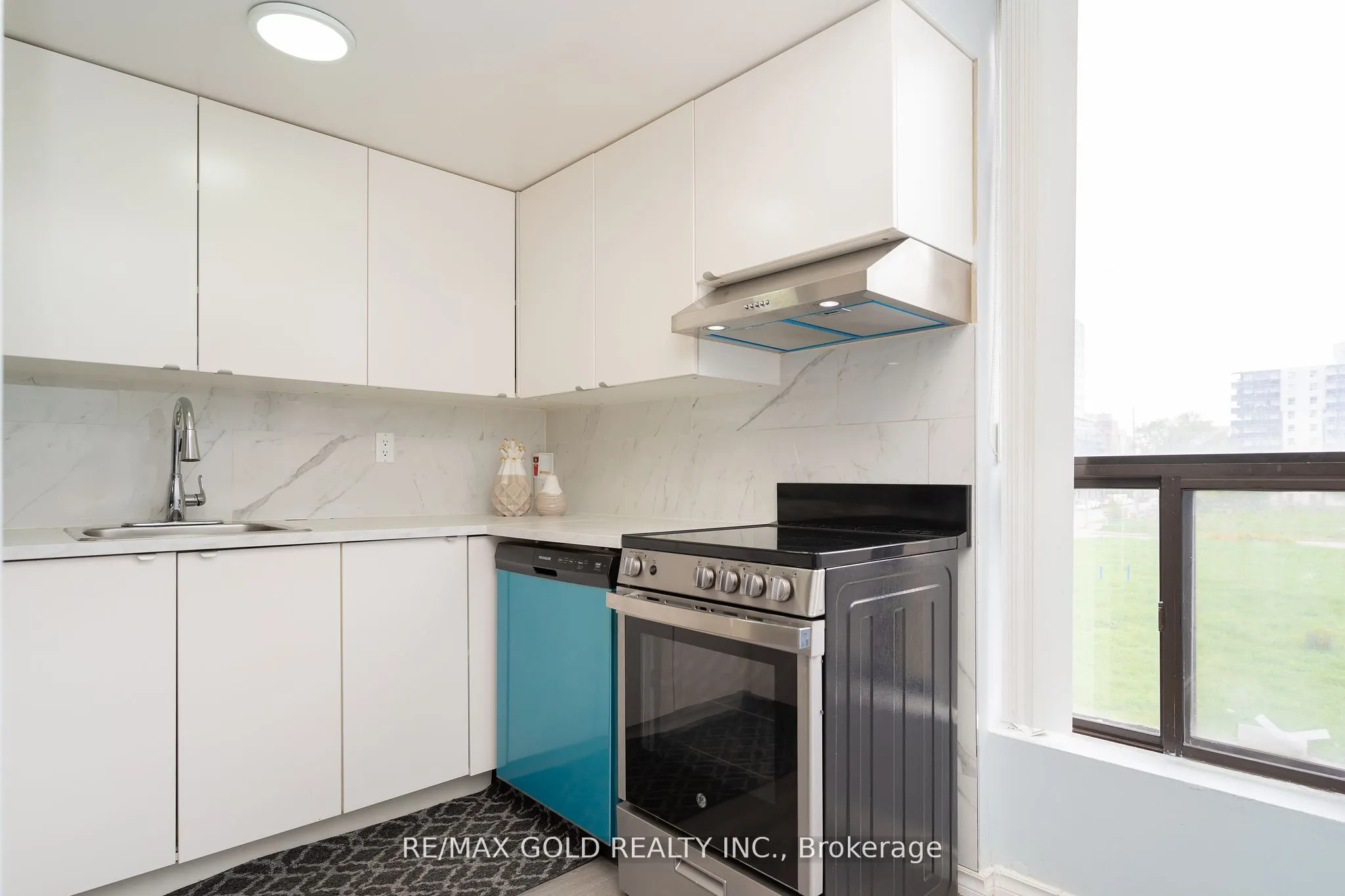 25 Agnes Street, #201