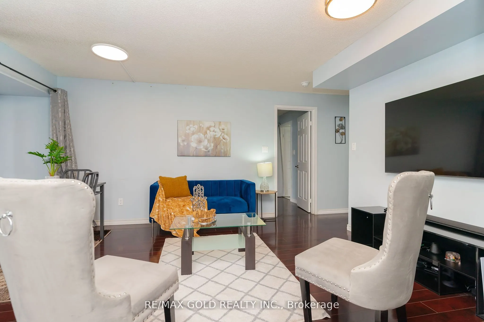 25 Agnes Street, #201