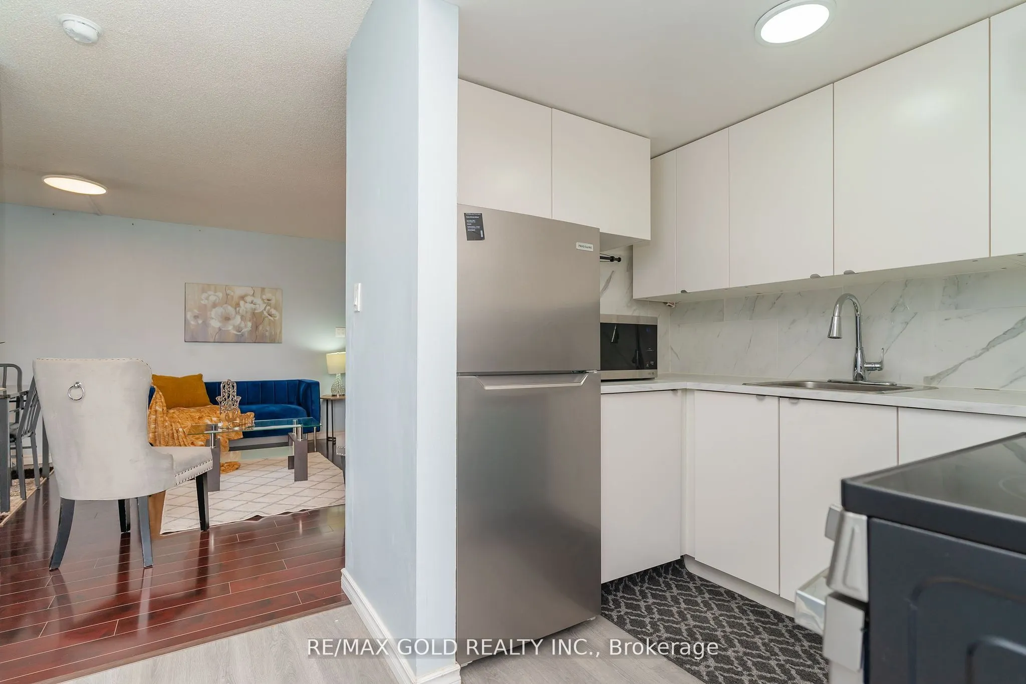 25 Agnes Street, #201