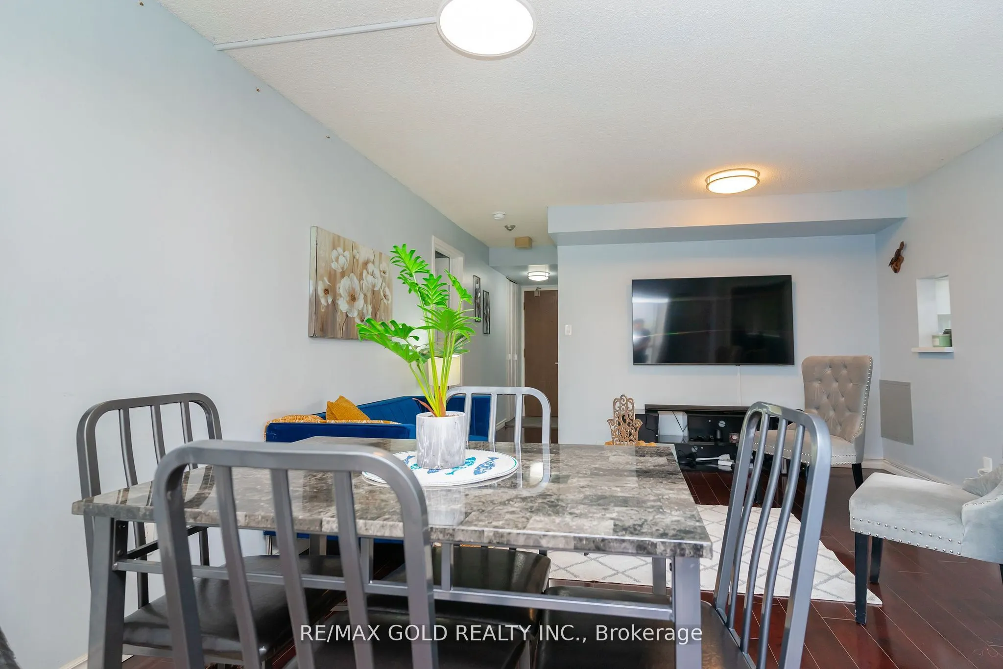 25 Agnes Street, #201