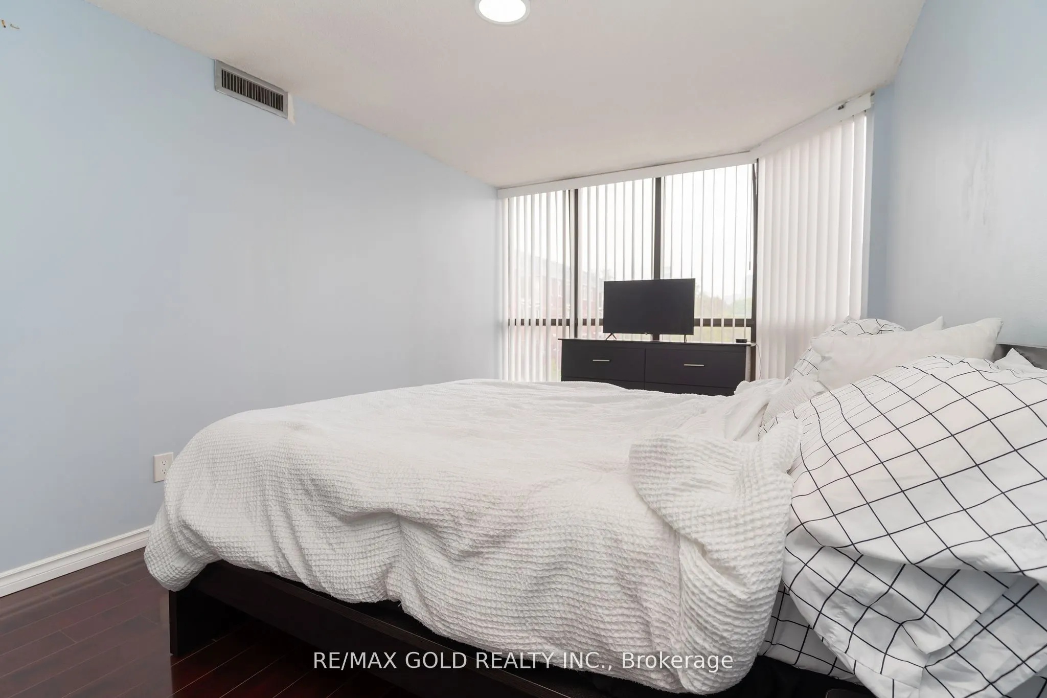25 Agnes Street, #201