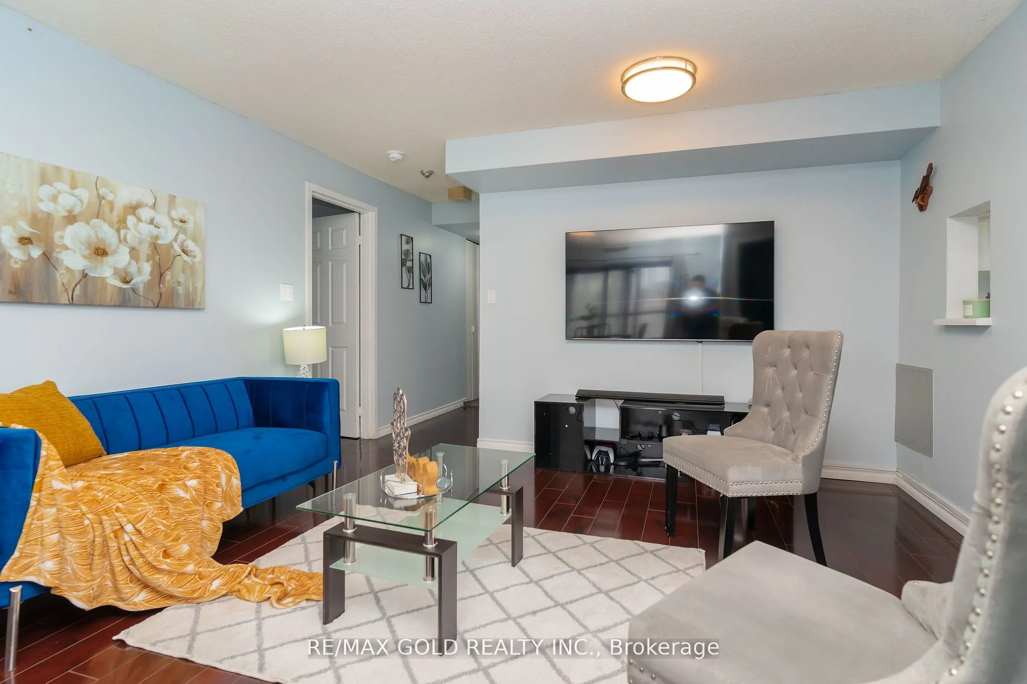 25 Agnes Street, #201