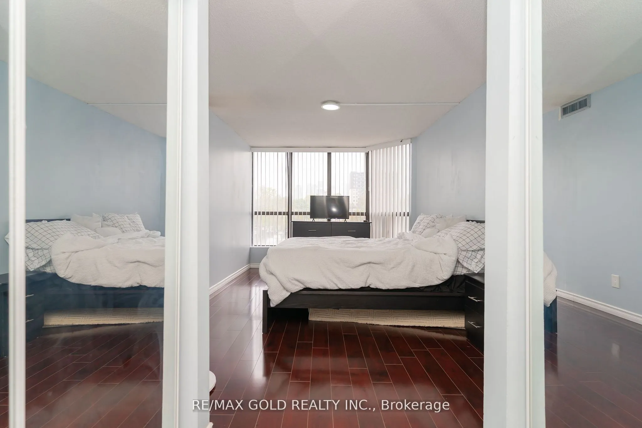 25 Agnes Street, #201