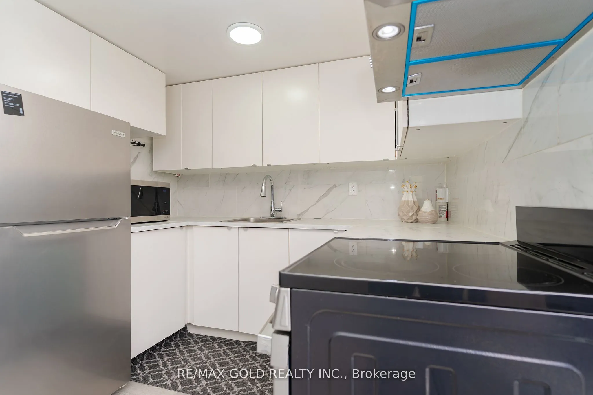 25 Agnes Street, #201