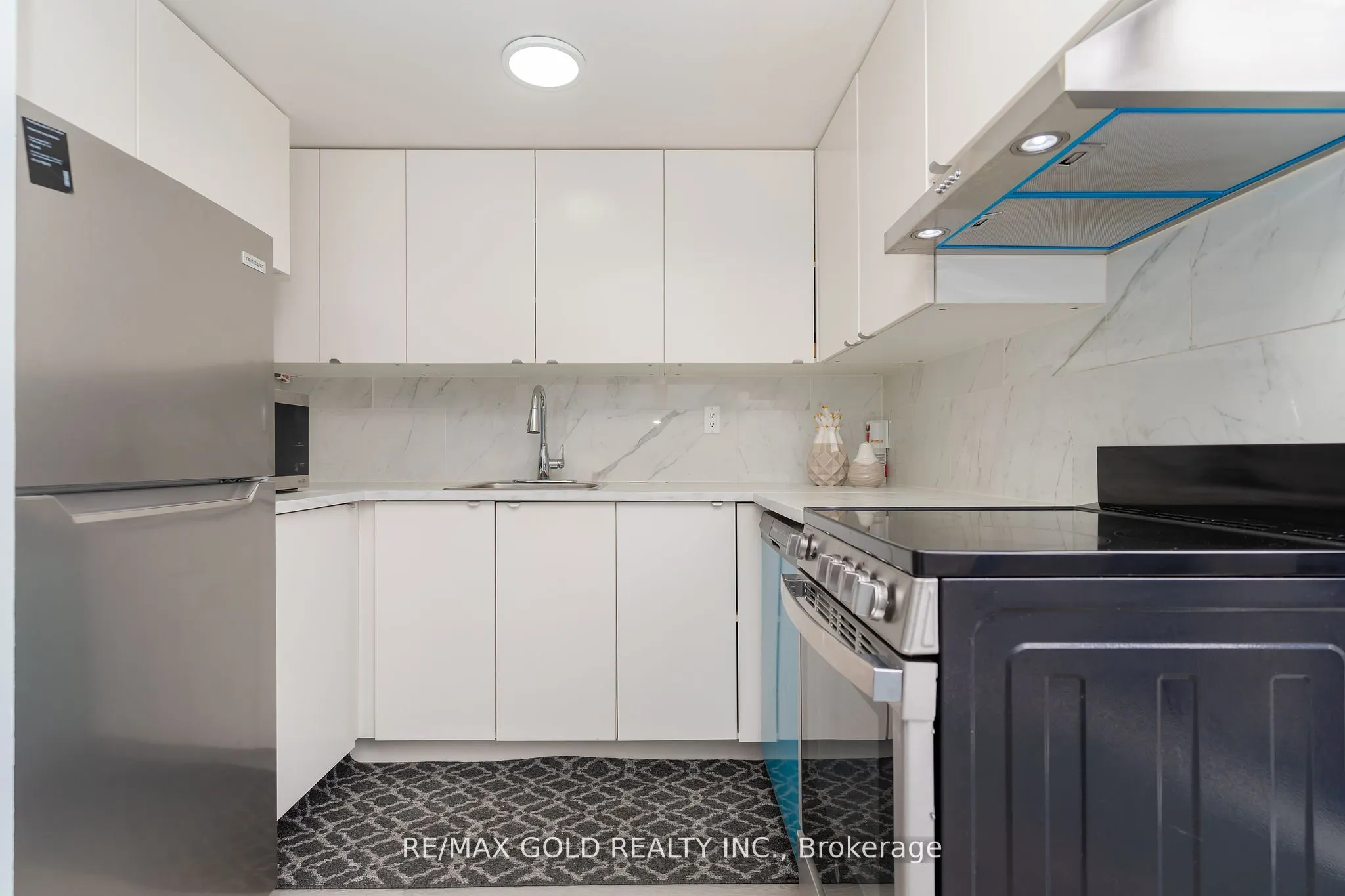 25 Agnes Street, #201
