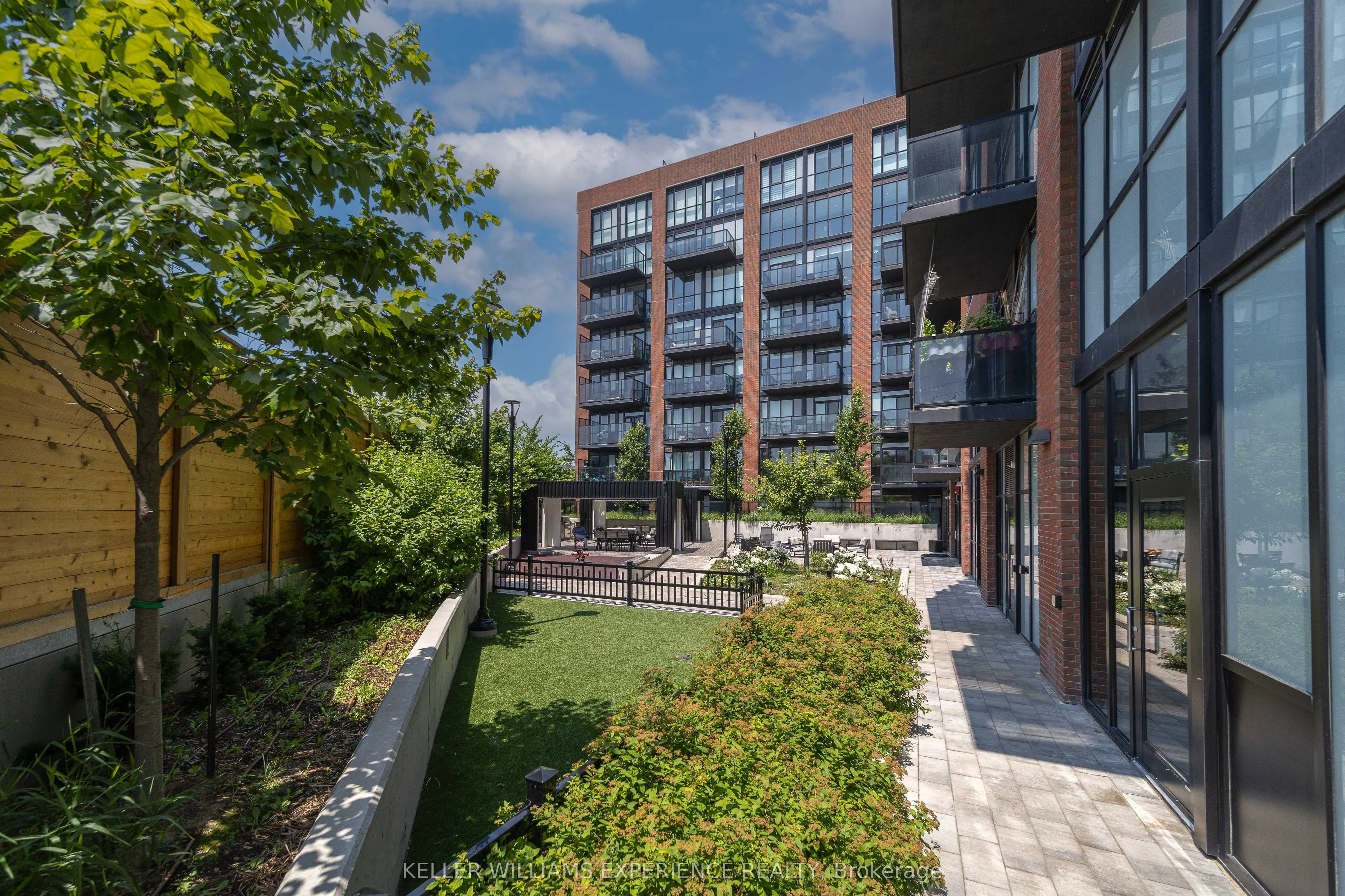 2300 St Clair Avenue W, #118