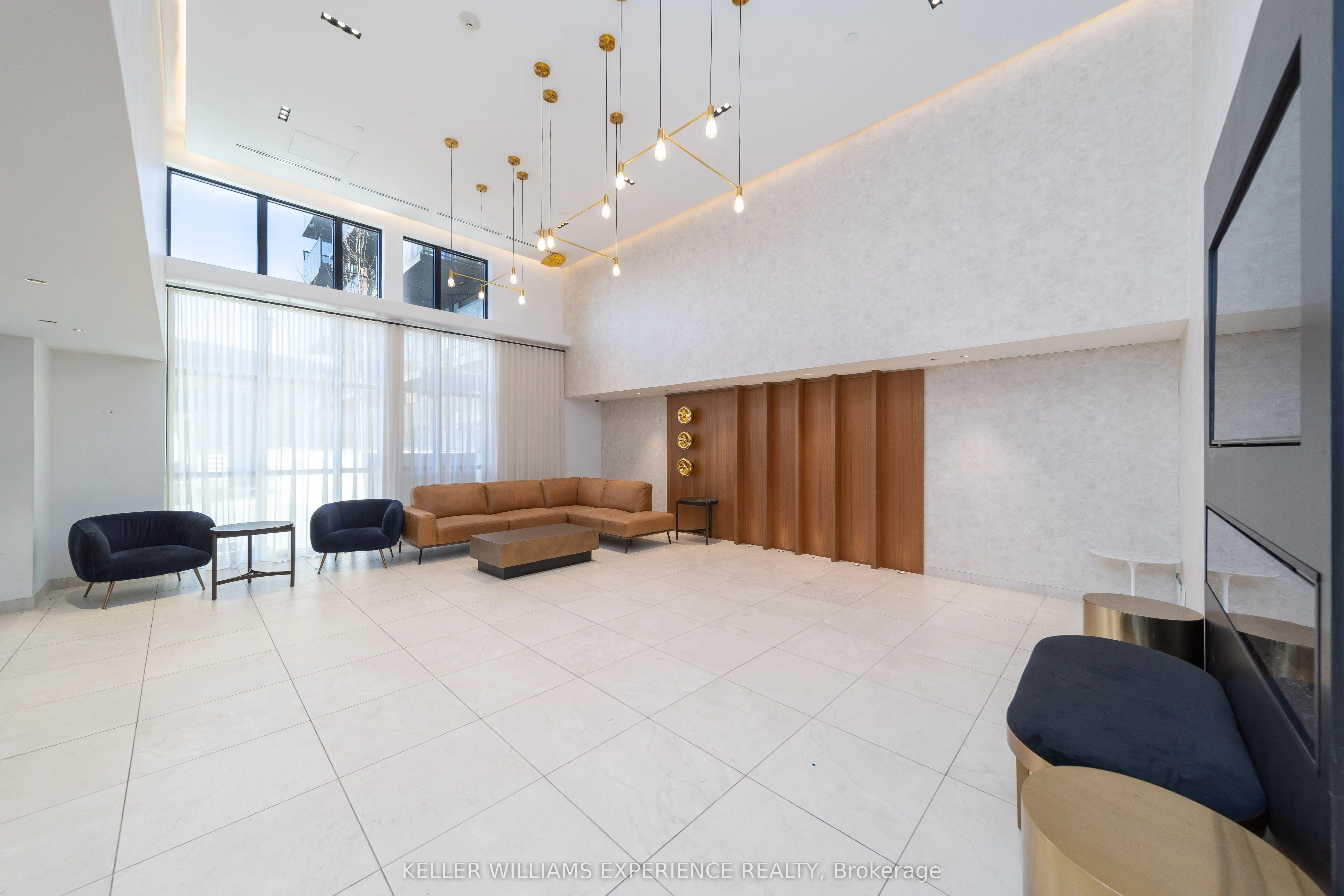 2300 St Clair Avenue W, #118