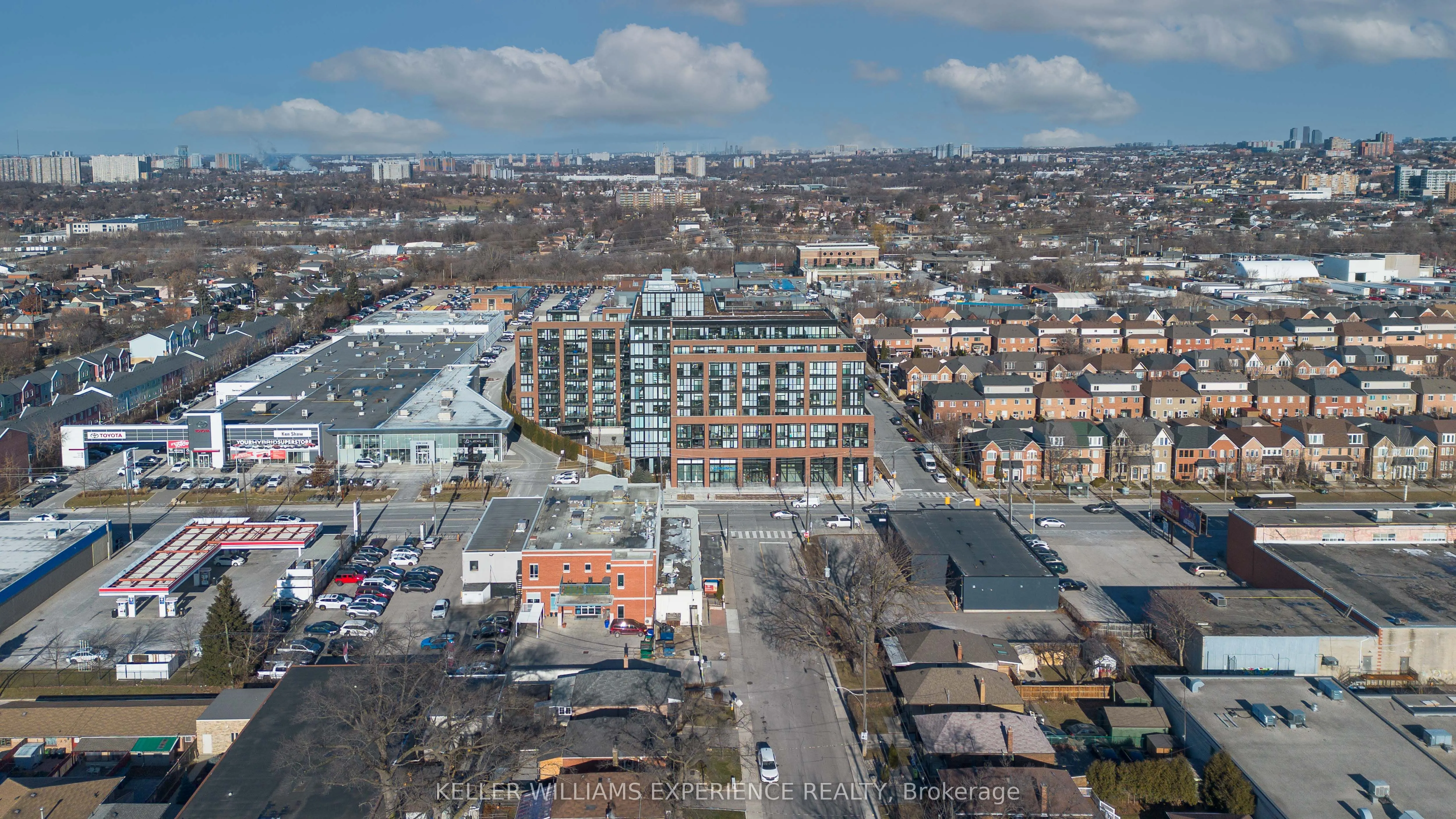2300 St Clair Avenue W, #118