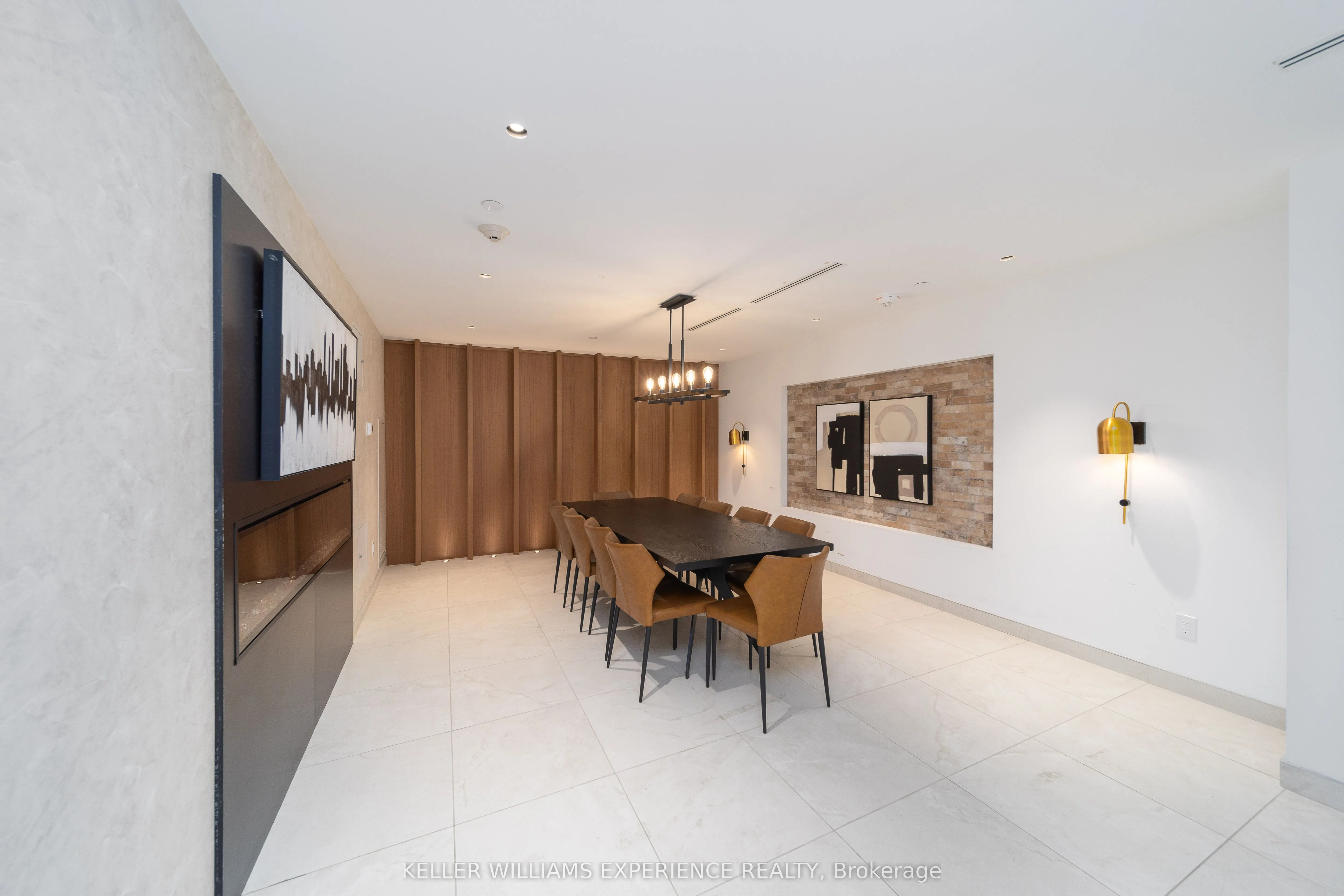 2300 St Clair Avenue W, #118