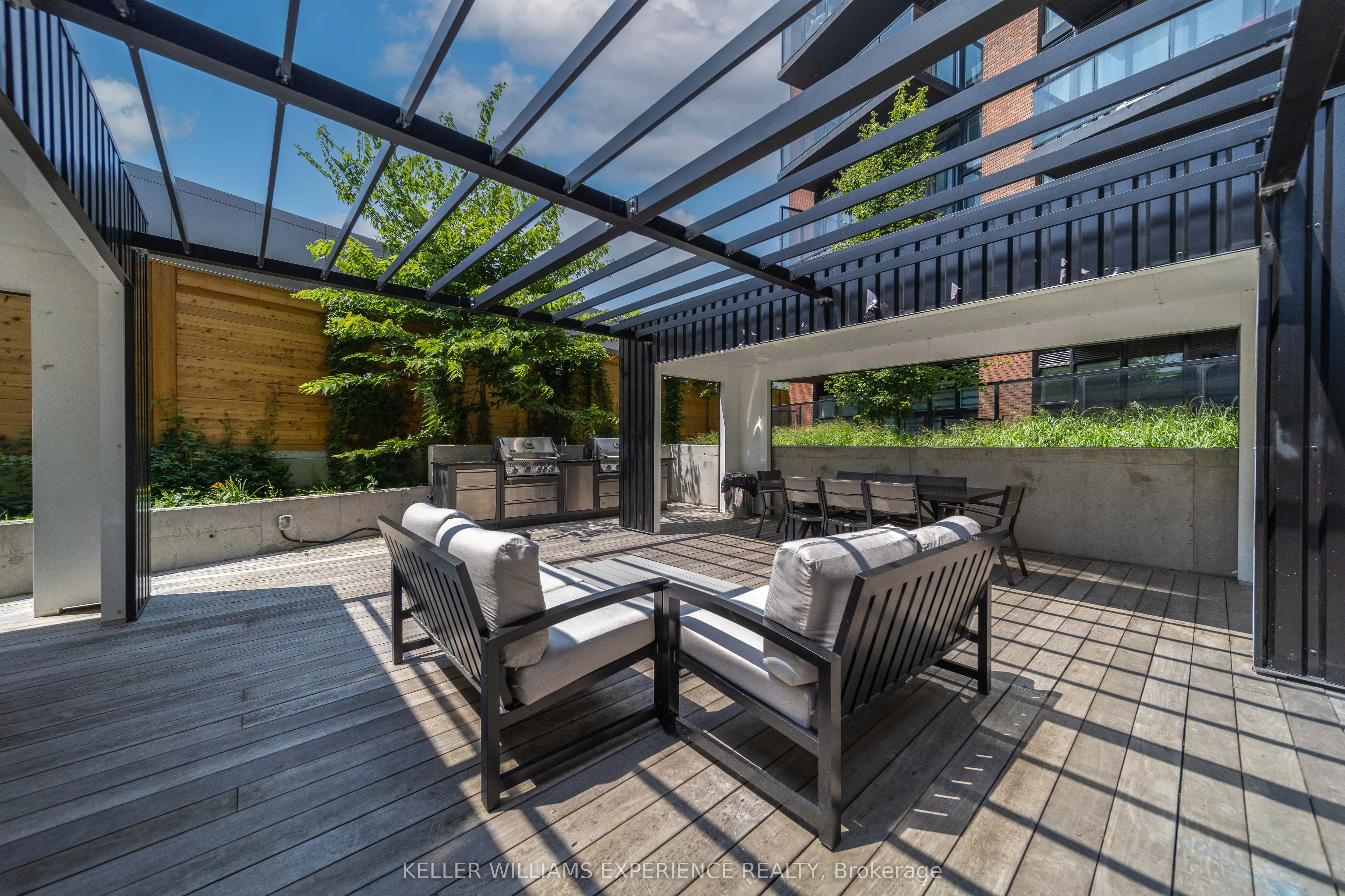 2300 St Clair Avenue W, #118