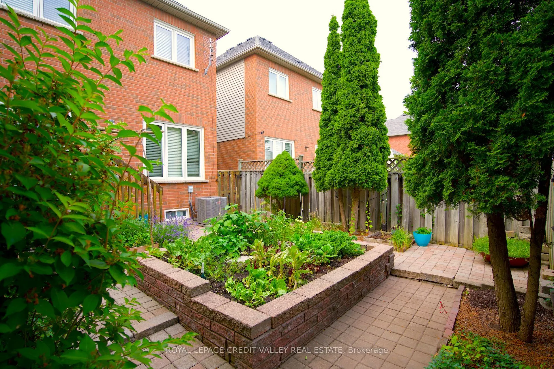 464 Dalmuir Mews