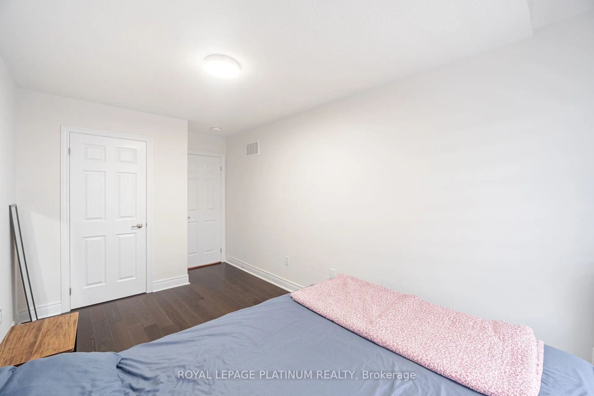 29 Overstone Road