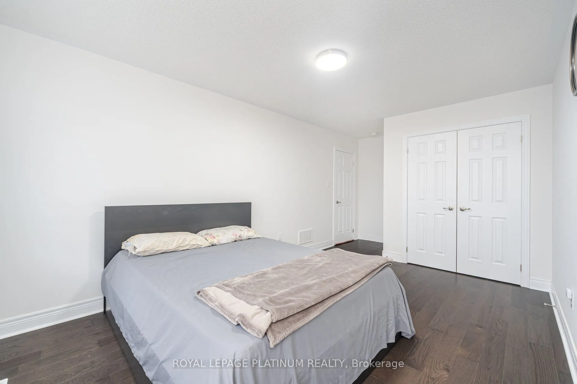 29 Overstone Road