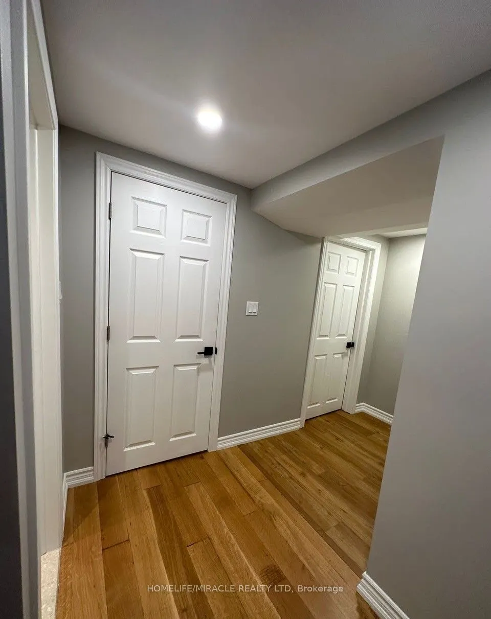 3433 Ash Row Crescent