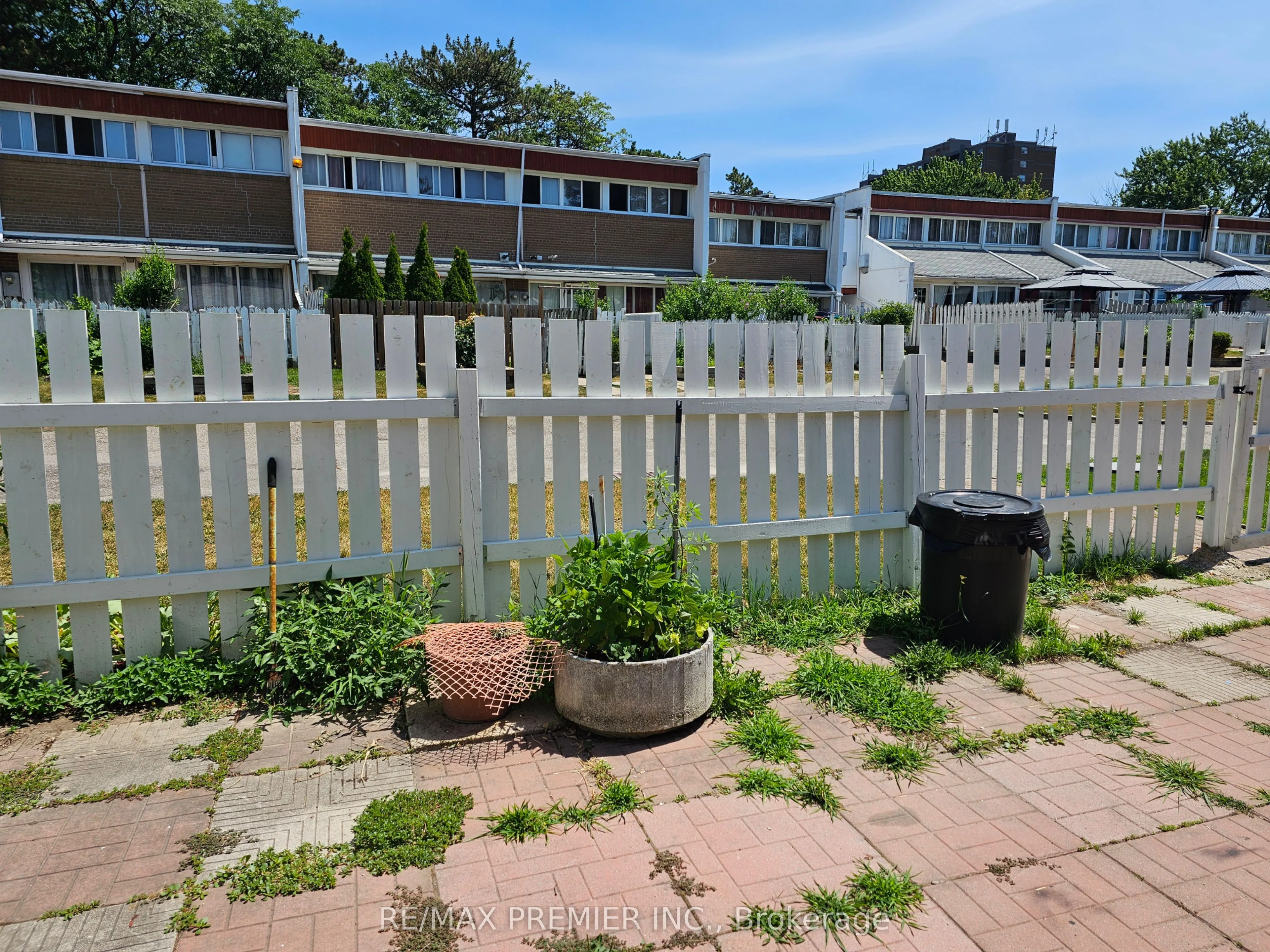 2901 Jane Street, #Unit 15