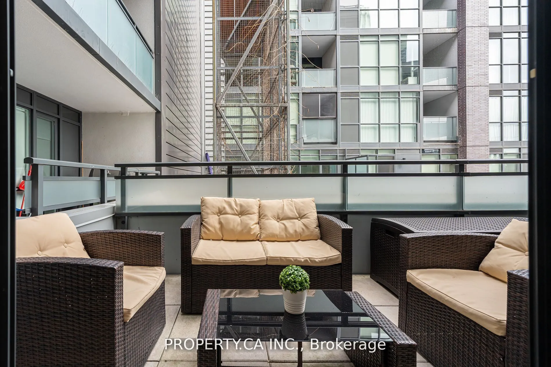 38 Howard Park Avenue, #212