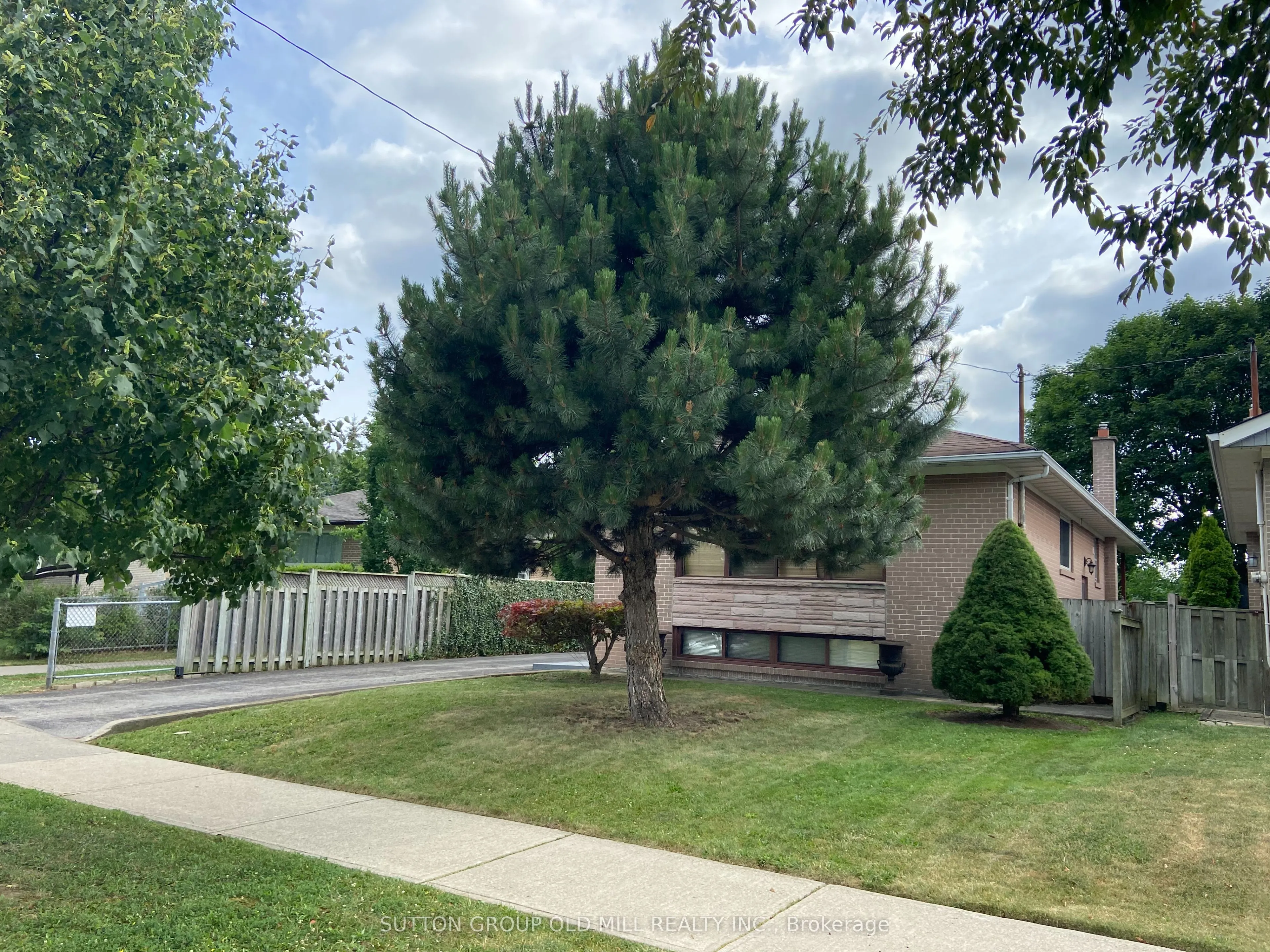 32 Hagersville Court