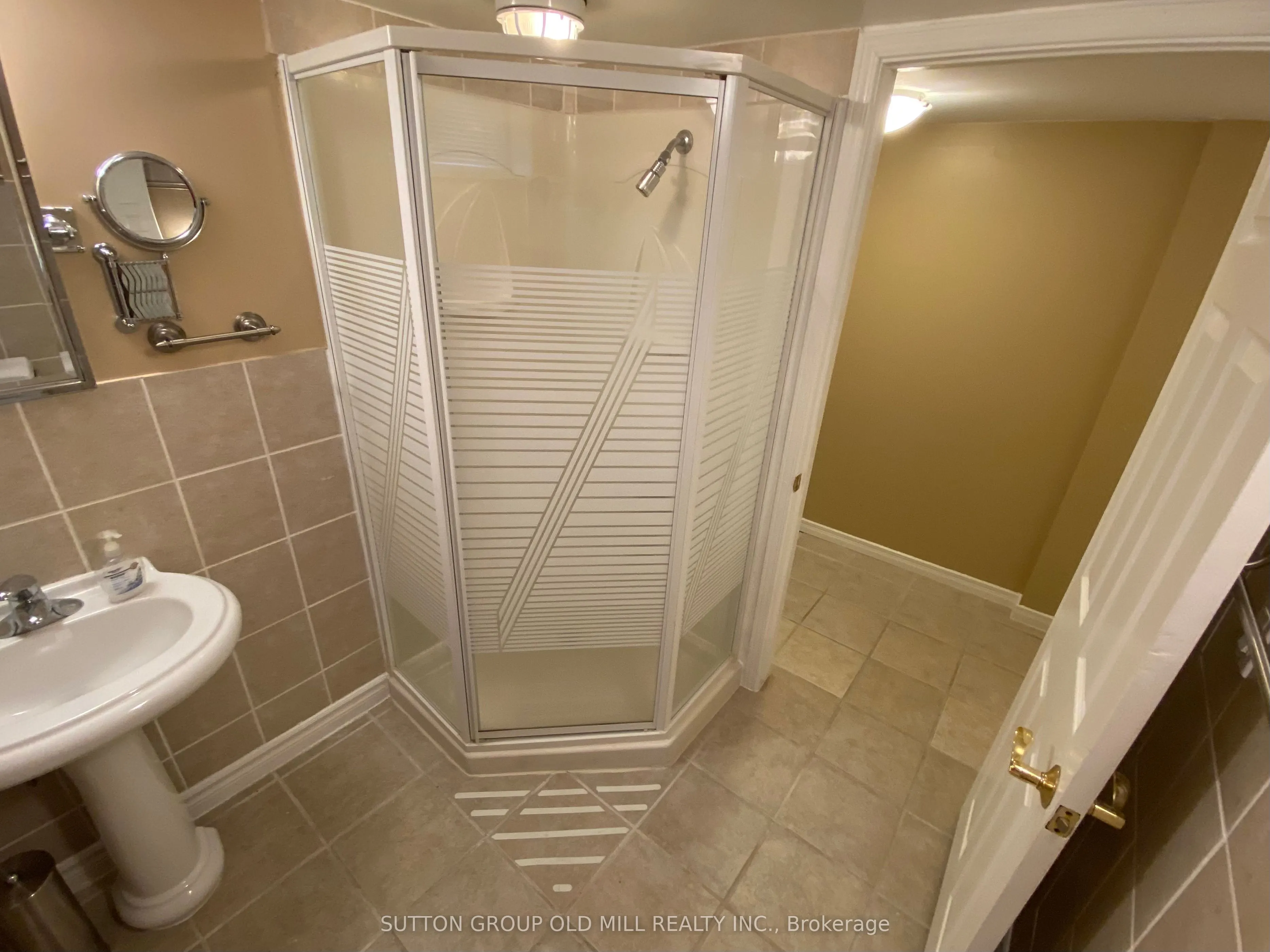 32 Hagersville Court