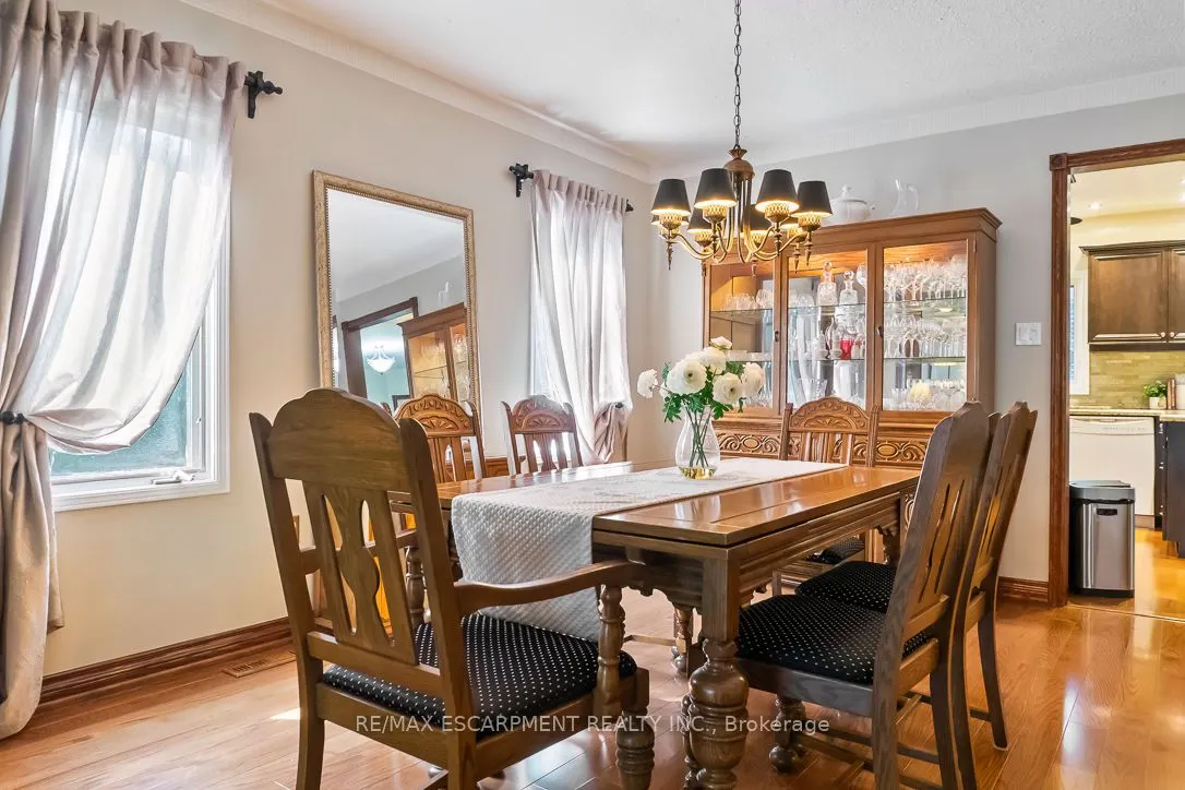 411 Freeman Crescent