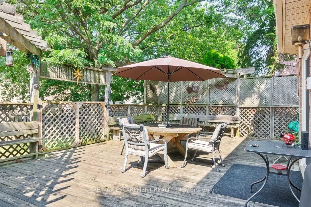 411 Freeman Crescent