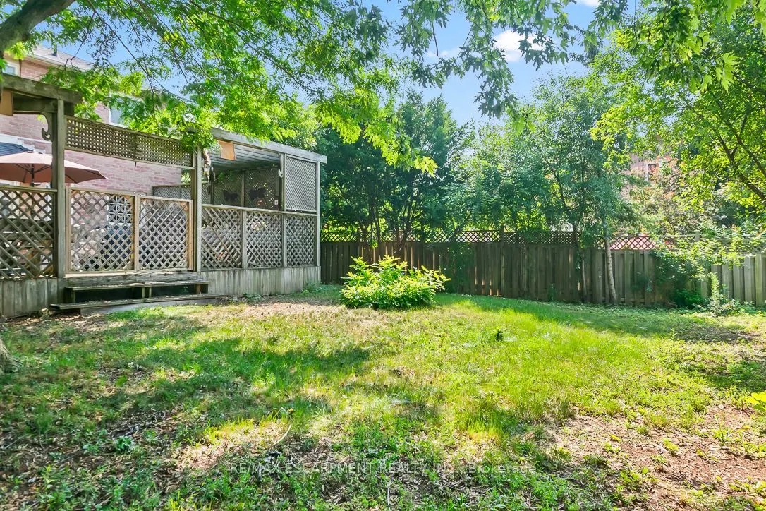 411 Freeman Crescent