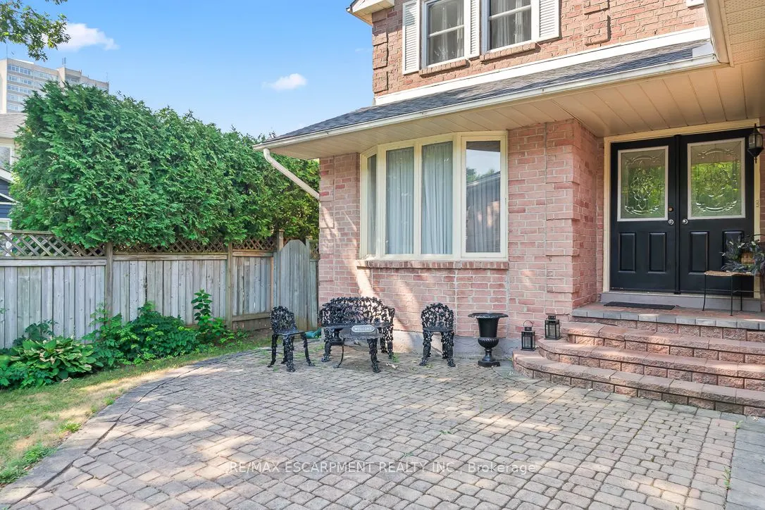 411 Freeman Crescent