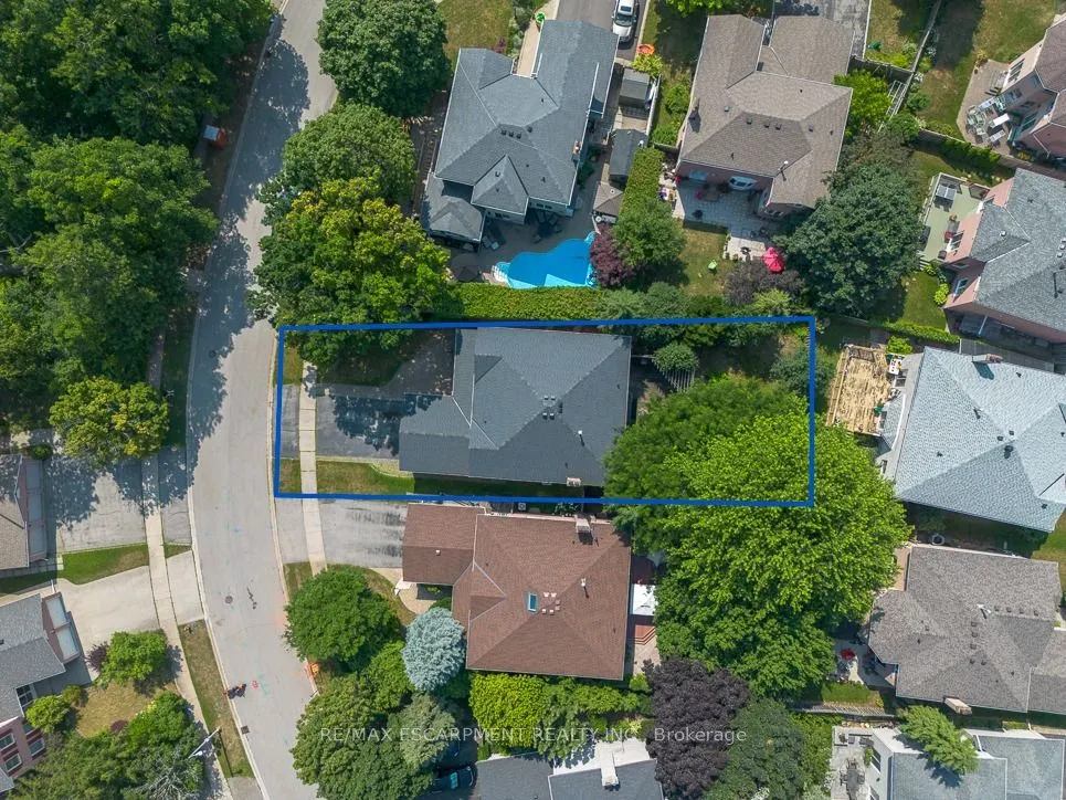 411 Freeman Crescent