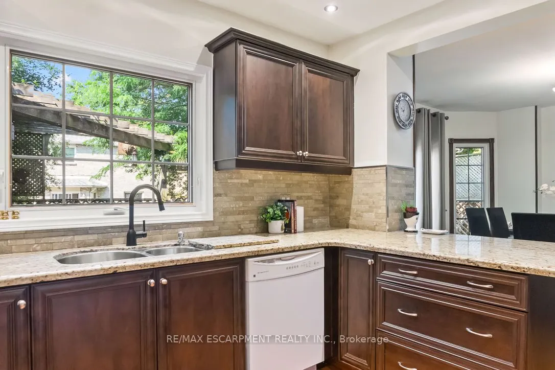 411 Freeman Crescent