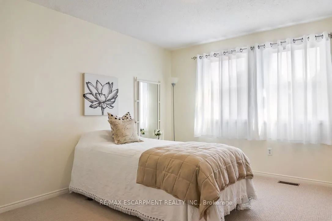 411 Freeman Crescent