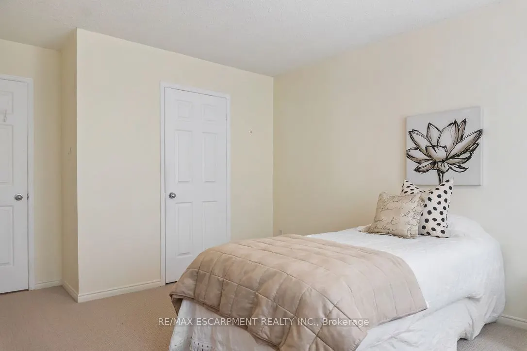 411 Freeman Crescent