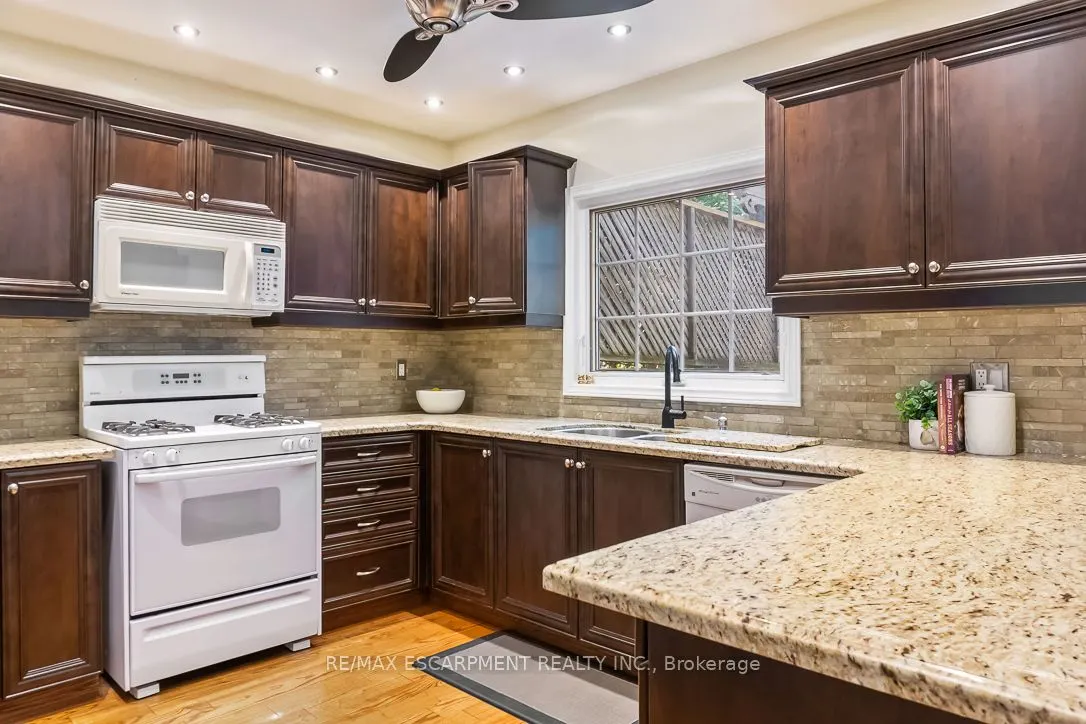 411 Freeman Crescent