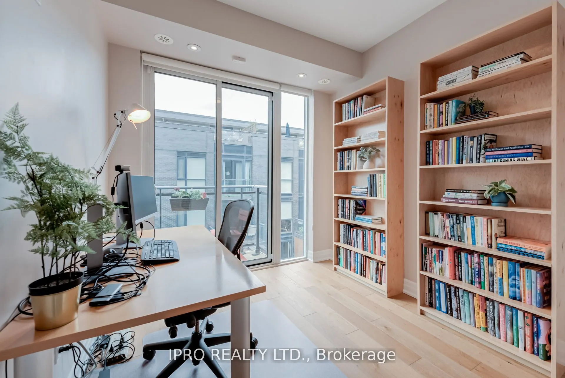 15 Sousa Mendes Street, #103