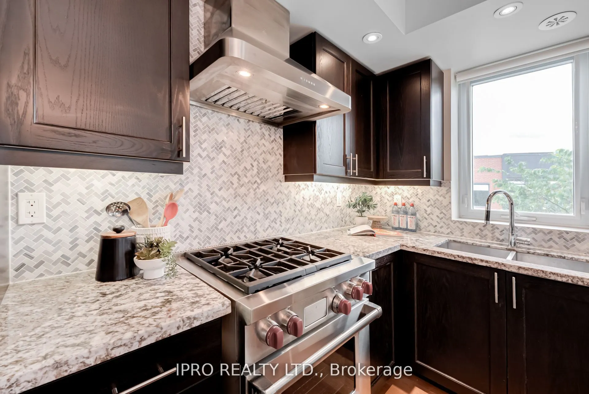 15 Sousa Mendes Street, #103