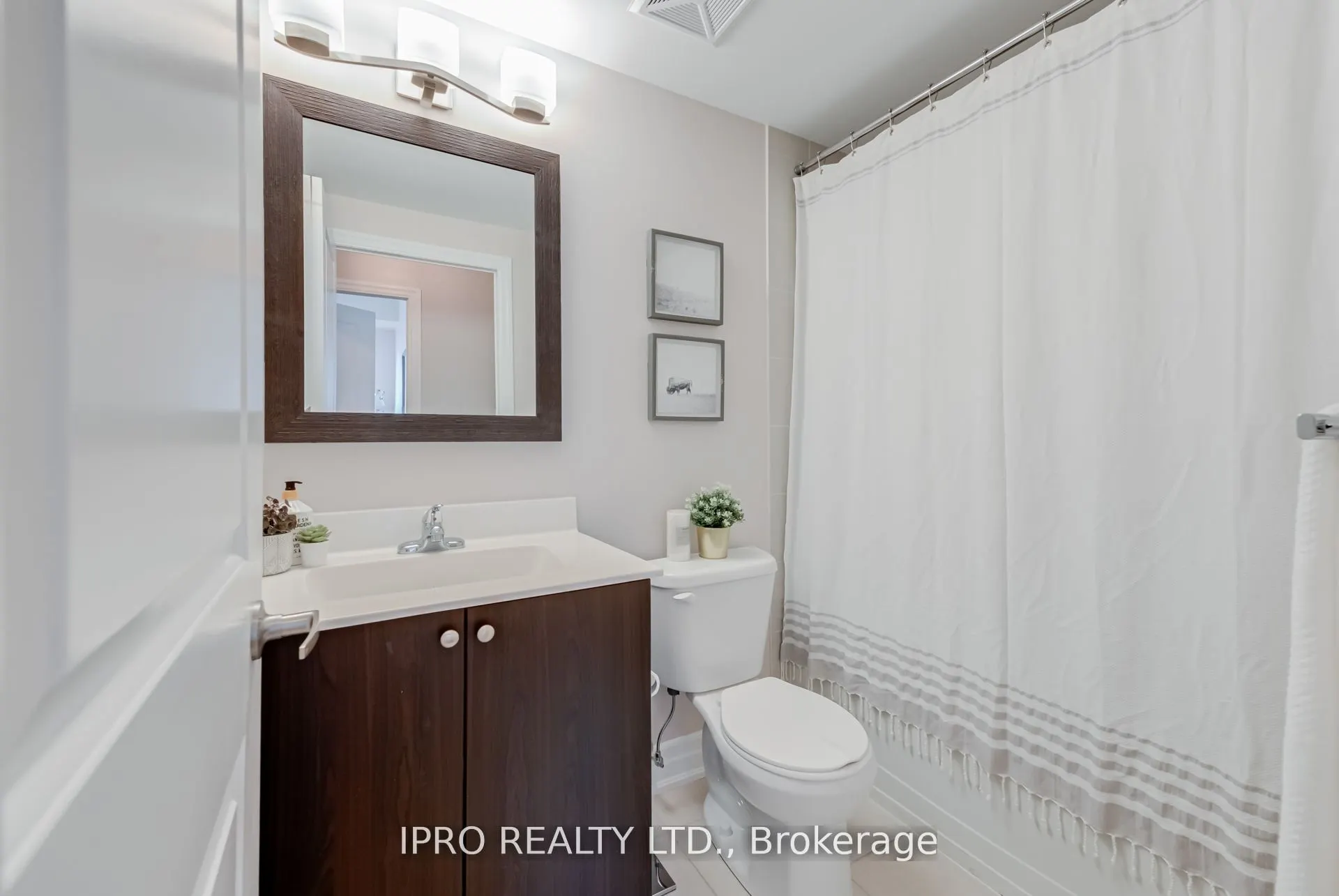 15 Sousa Mendes Street, #103