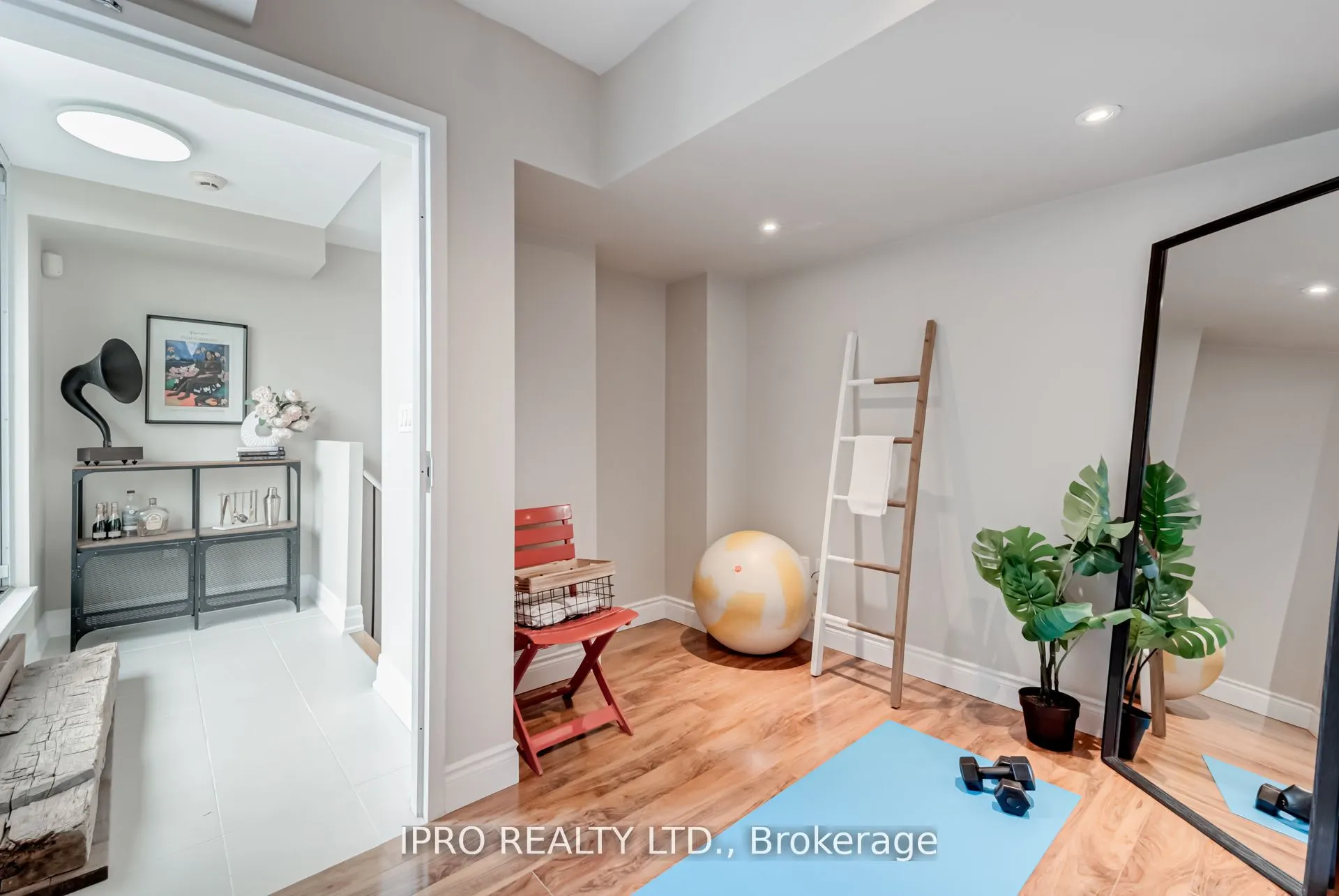 15 Sousa Mendes Street, #103
