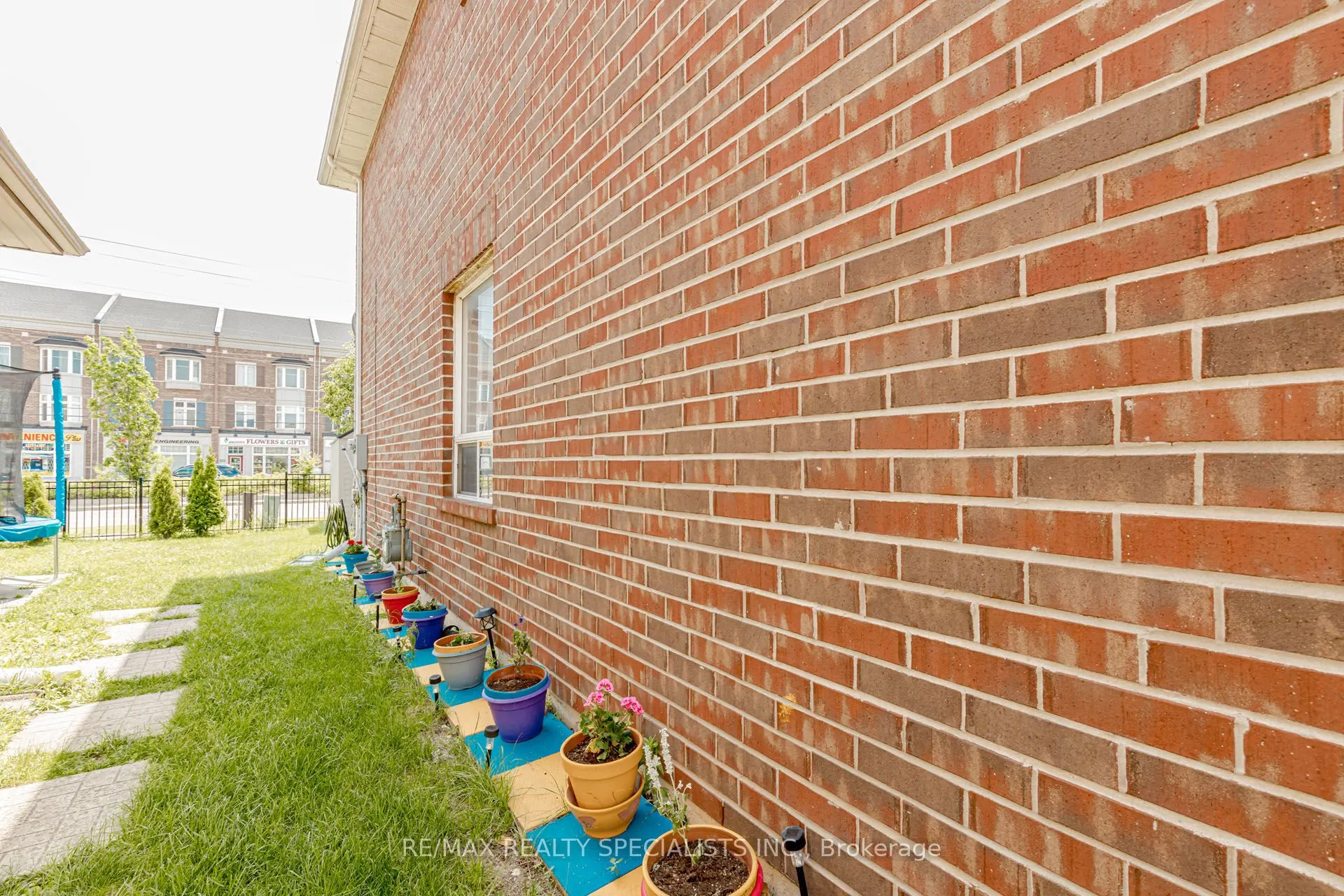 1242 Mowat Lane