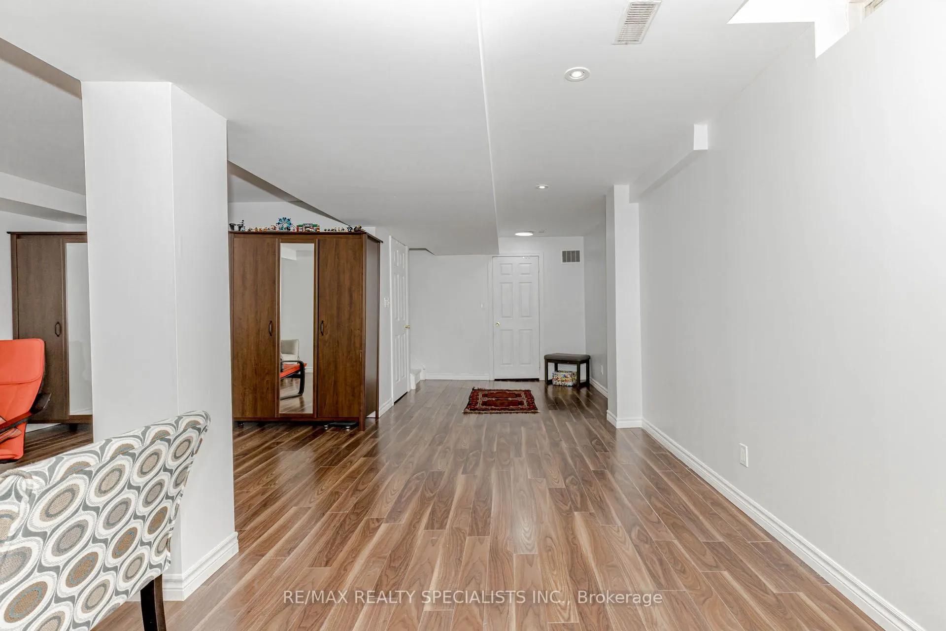 1242 Mowat Lane
