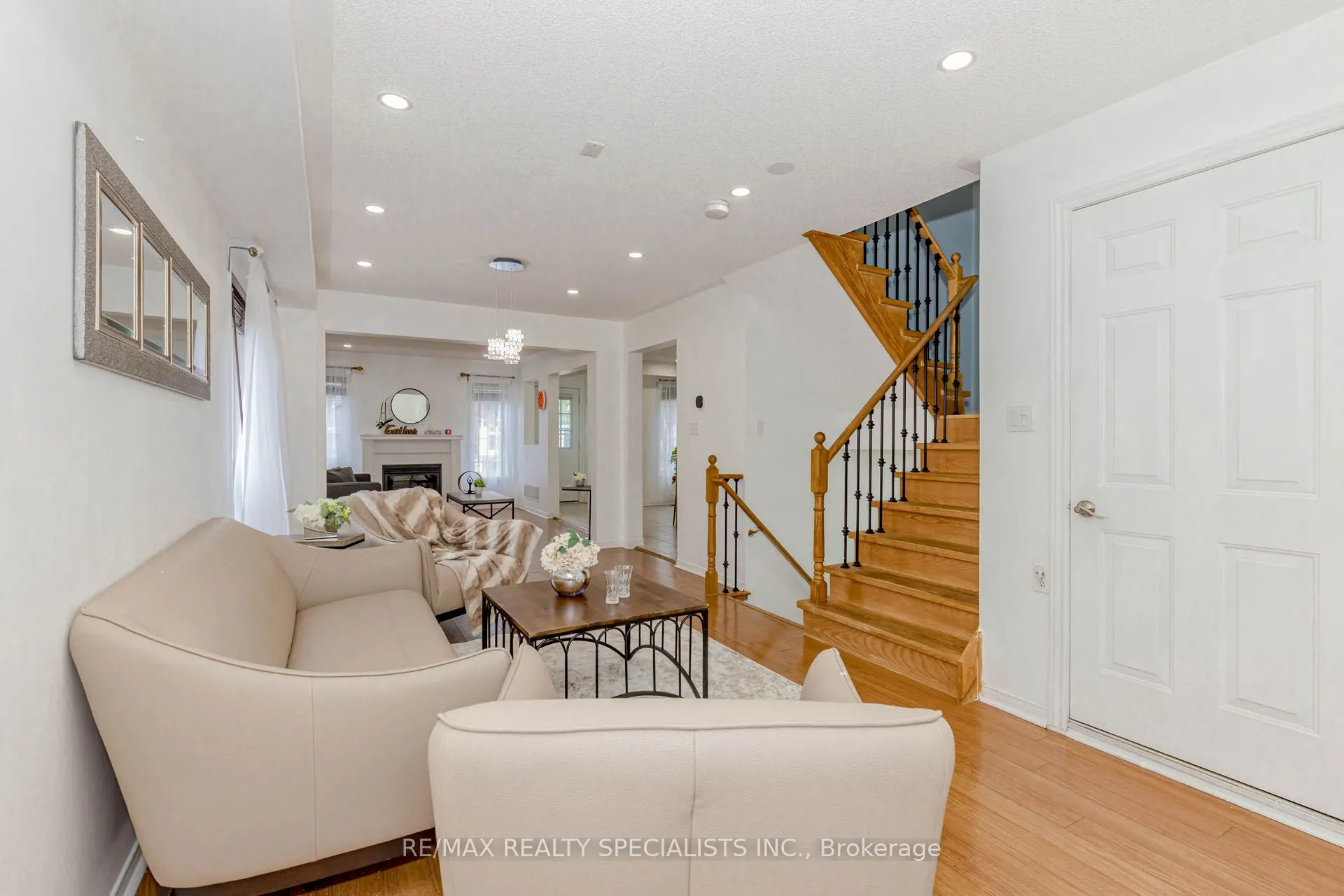 1242 Mowat Lane