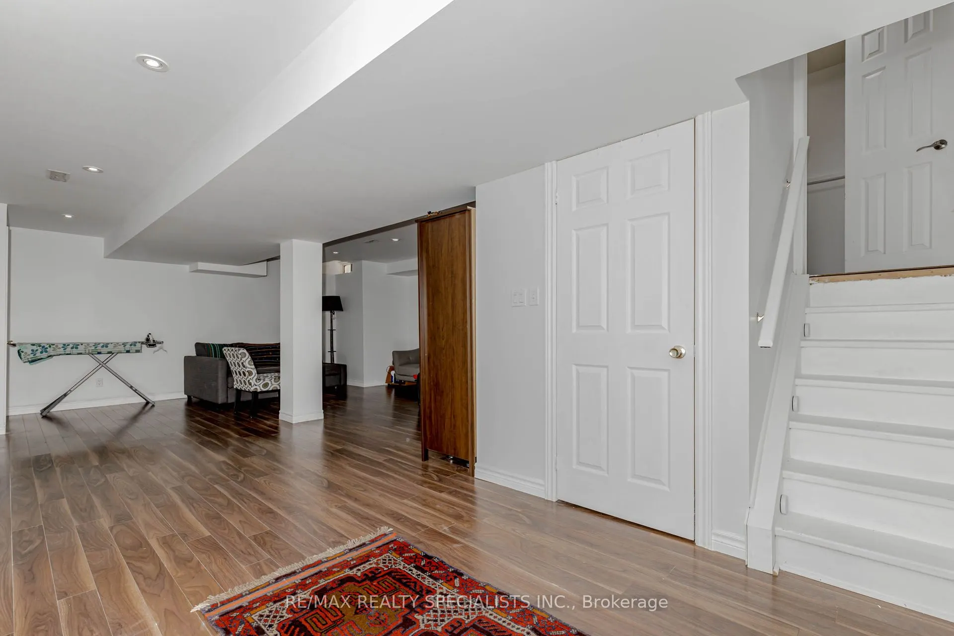 1242 Mowat Lane