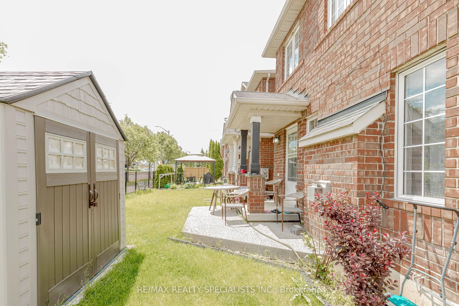 1242 Mowat Lane