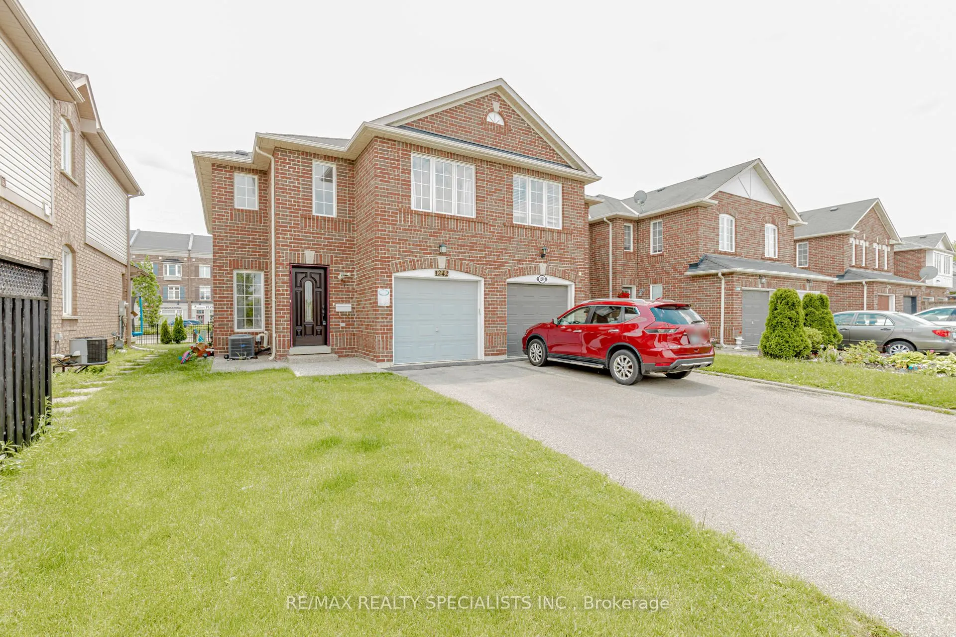 1242 Mowat Lane