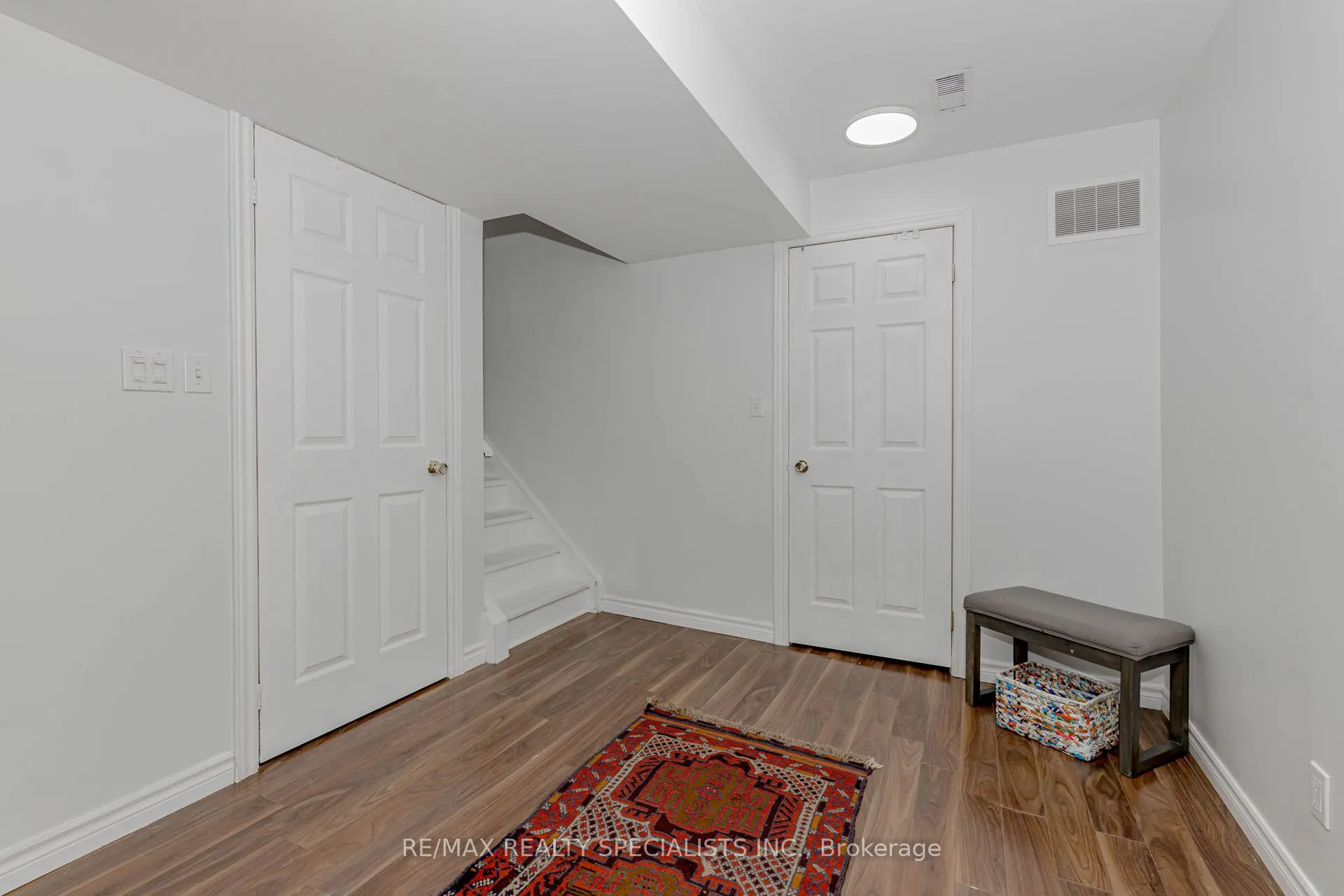 1242 Mowat Lane