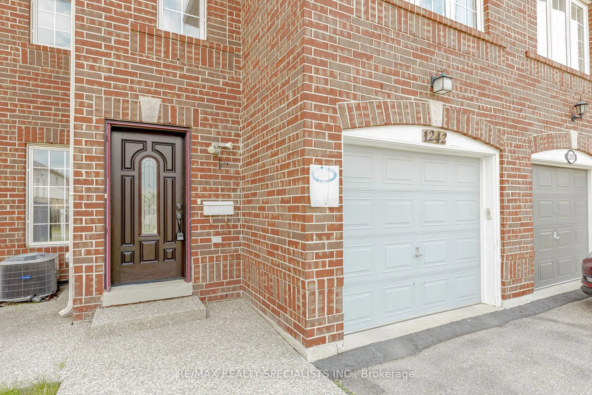 1242 Mowat Lane