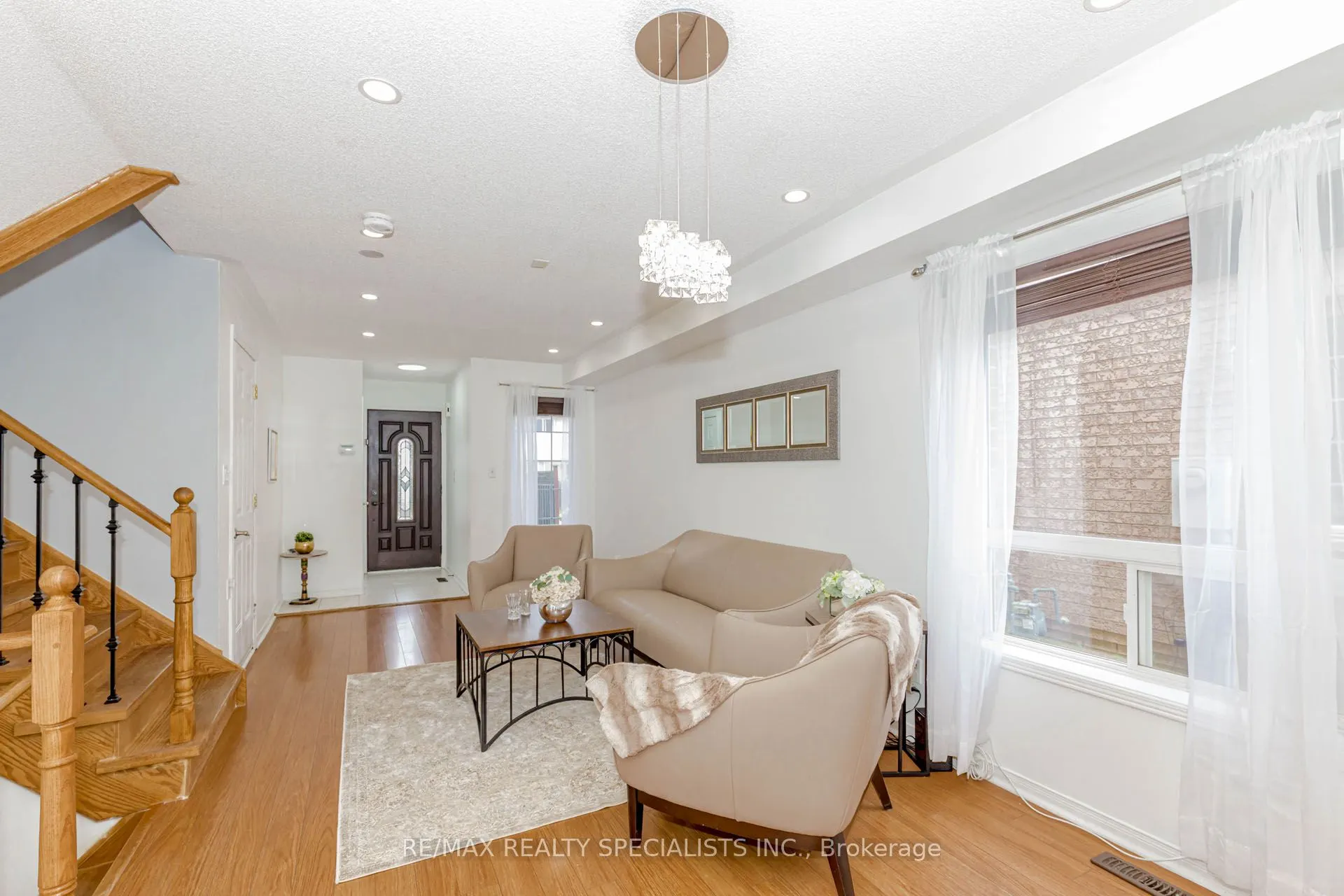 1242 Mowat Lane