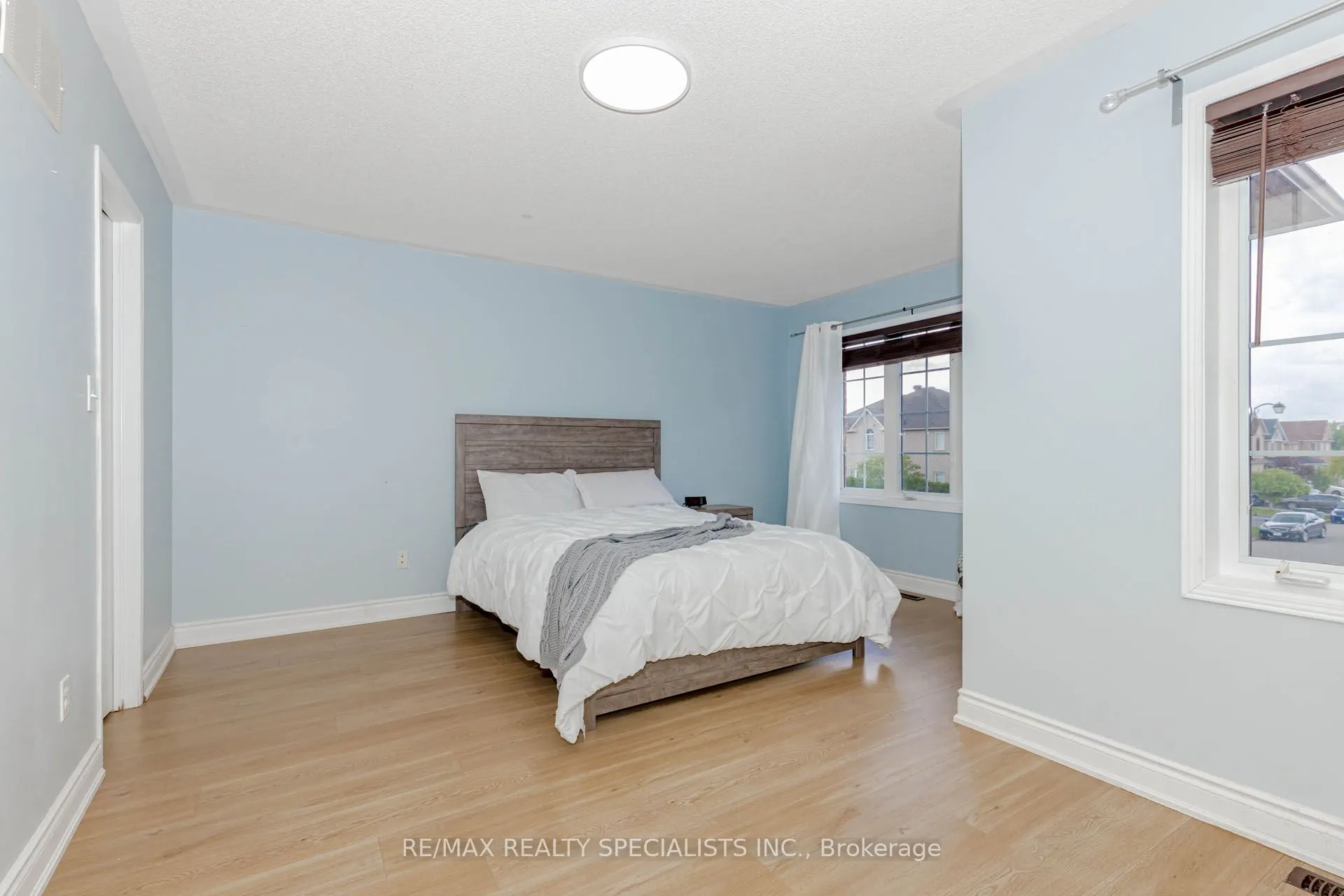 1242 Mowat Lane