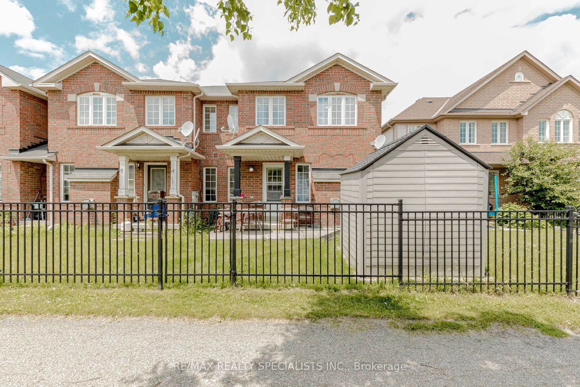 1242 Mowat Lane