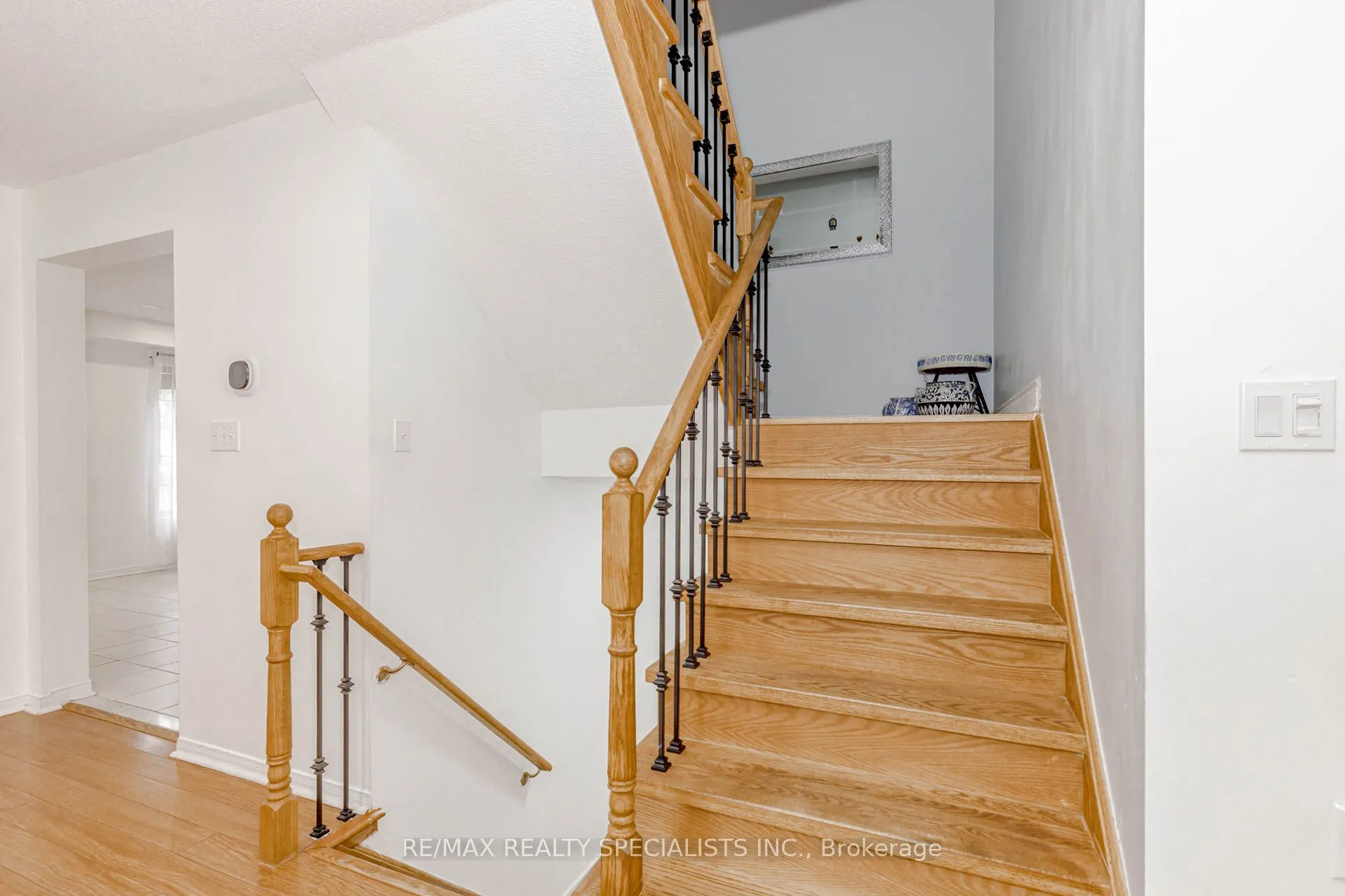 1242 Mowat Lane