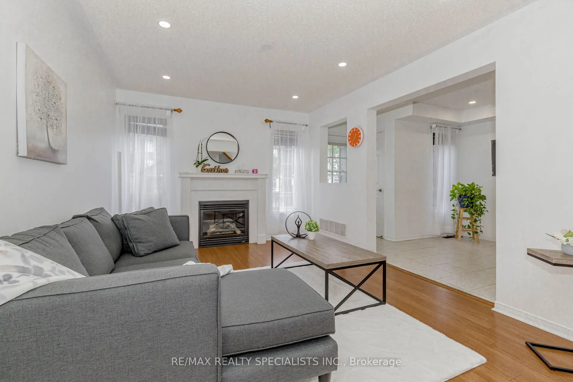 1242 Mowat Lane